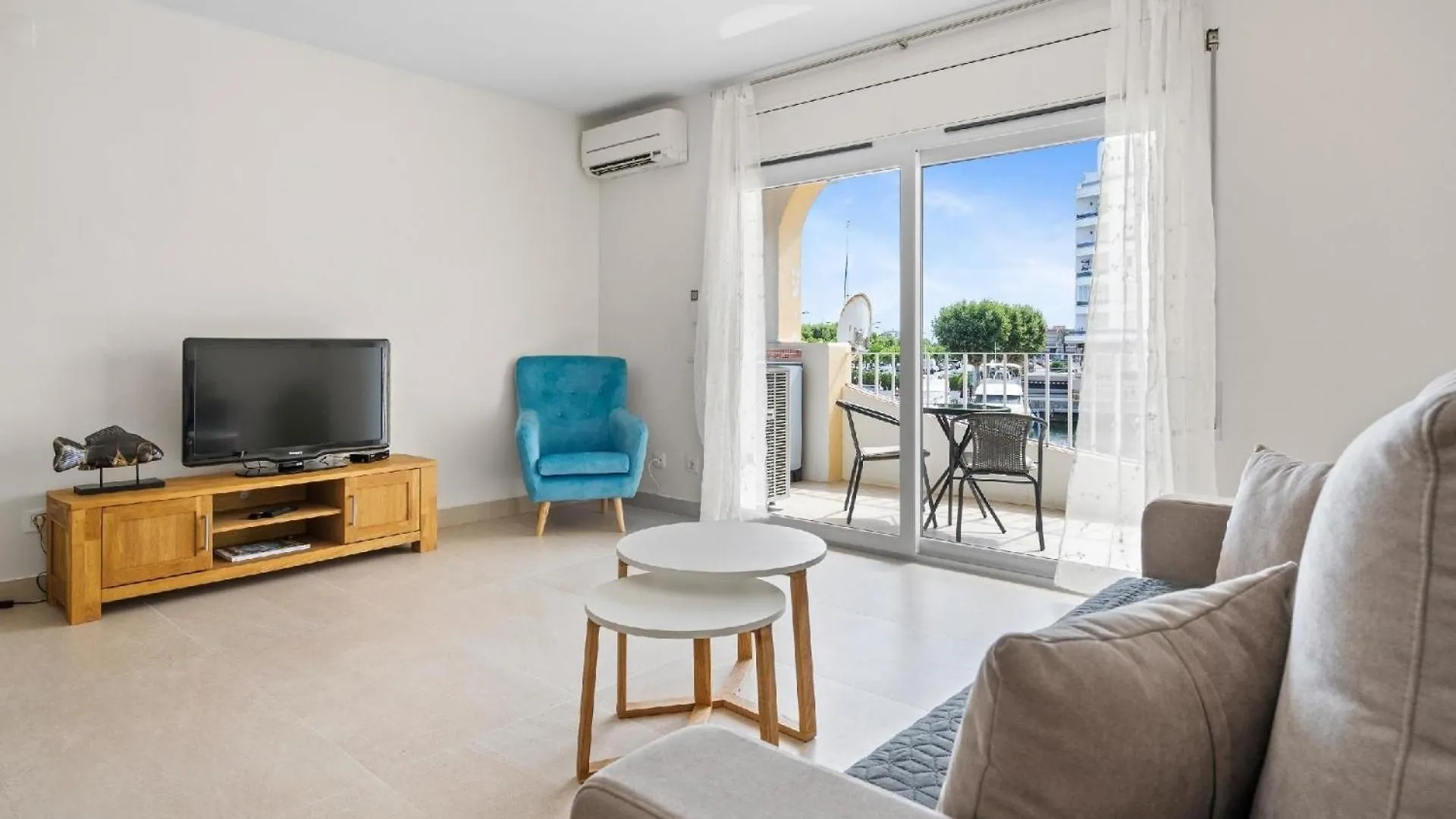 Ferienwohnung Fuer 5 Personen Ca 90 Qm In Empuriabrava, Costa Brava Golf De Roses Apartment Empuriabrava